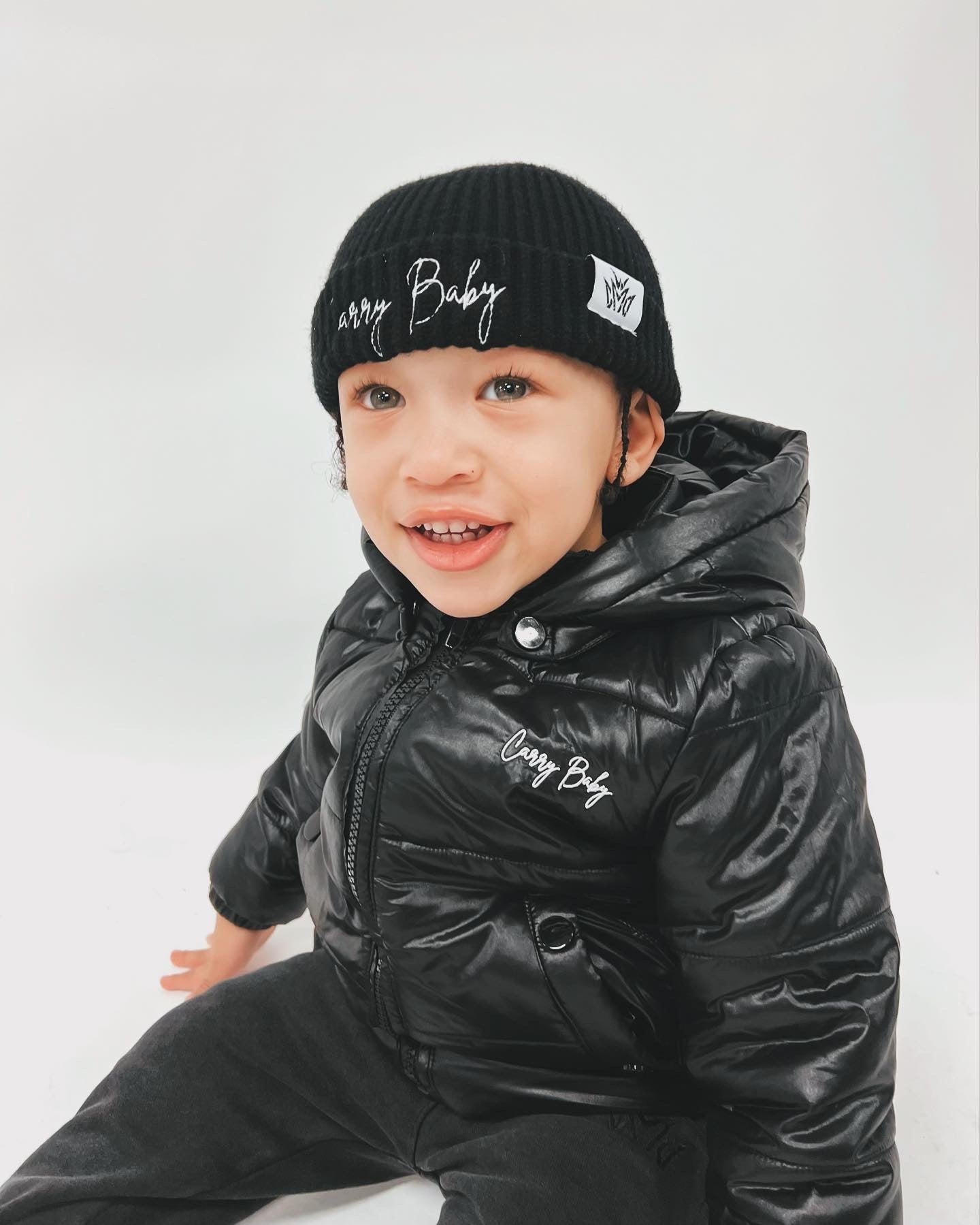 BLACK CB KNITTED BEANIE (SHORT STYLE)